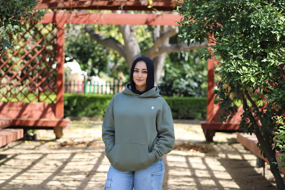 ESSENTIALS HOODIE OLIVE GREEN